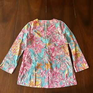Lilly Pulitzer tunic with 3/4 length sleeves. Size XS